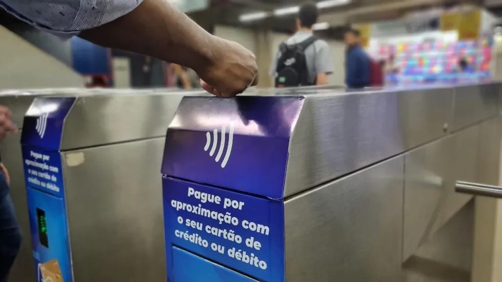 Pagamento por aproximação passa a ser aceito em todas as estações do Metrô linhas Azul e Vermelha