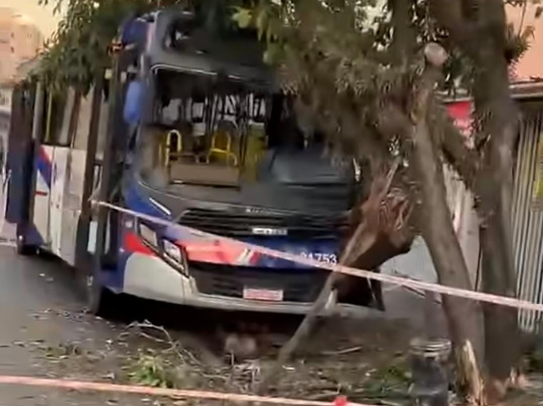Acidente com ônibus deixa sete feridos em São Caetano nesta segunda (27)